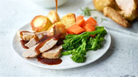 Slimming World's roast dinner | British Recipes | GoodtoKnow