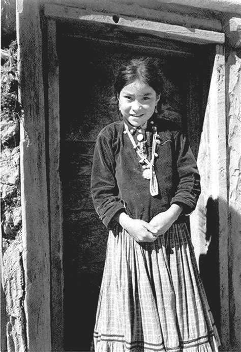 File:Navajo Girl, 1941.jpg - Wikimedia Commons