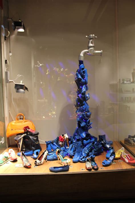 100+ Creative Store Display Window Designs - Part #2 - Mannequin Mall