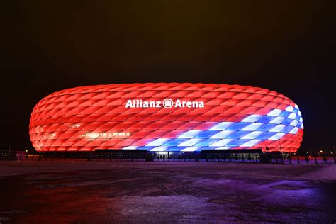 Ausstellung und Sonderbeleuchtung zum Geburtstag des FC Bayern ...