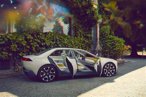 BMW unveils radically different 'Neue Klasse' electric concept car ...