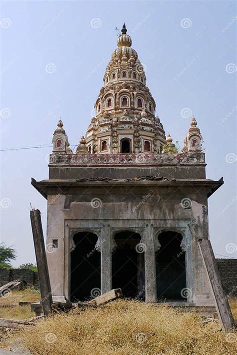 In Wathar Nimbalkar Village There are 9 Wada in 23 Acres of Area. Beautiful Historic Fort Built ...