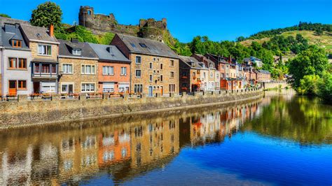 Houses on Ourthe River with Castle ruins in La-Roche-en-Ardenne, Wallonia, Belgium | Windows 10 ...