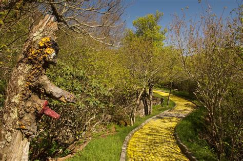 LAND OF OZ | Abandoned Amusement Park | Bizarro