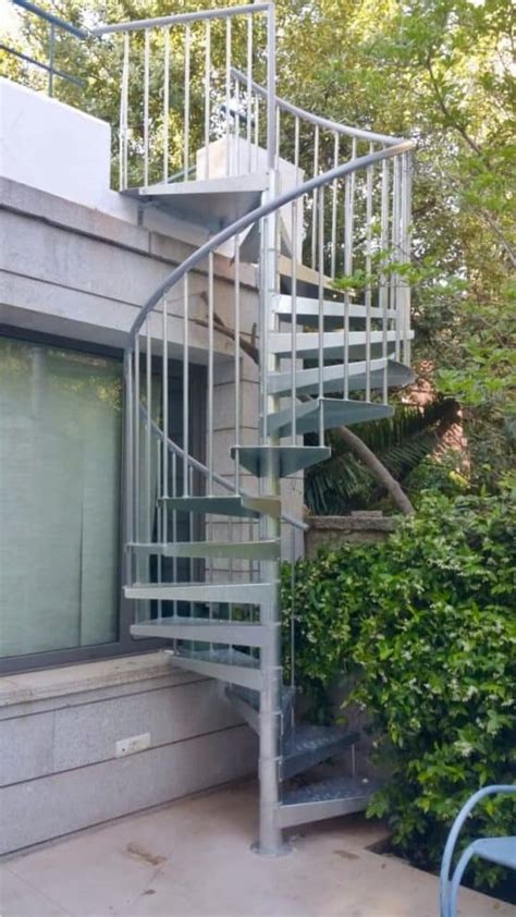 Jardines exteriores con escaleras - Comunicando Espacios Enesca