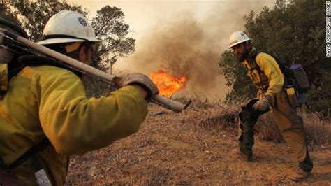 El clima ayuda a combatir el incendio forestal en California | CNN