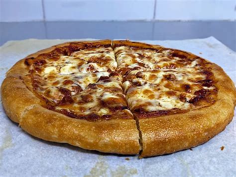 What Is Pan Pizza? Characteristics, History & More - PizzaBlab