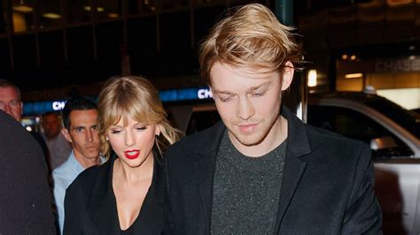 Joe Alwyn Continues to Play Coy Regarding Taylor Swift Engagement ...