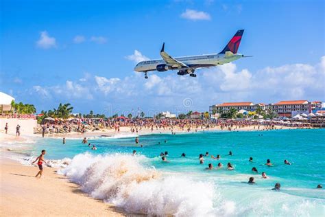 Maho Beach, Philipsburg, Sint Maarten Editorial Photo - Image of ...