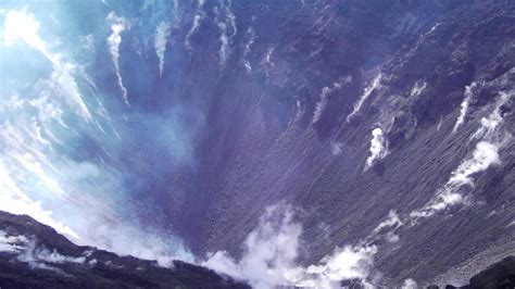 New Webcam Peers Deep Into Volcano Summit Crater