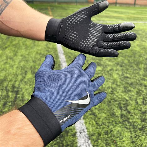 Nike Academy Therma-Fit Football Gloves