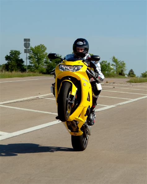 BlOgZtEcH: How to Do a Wheelie on a Bike