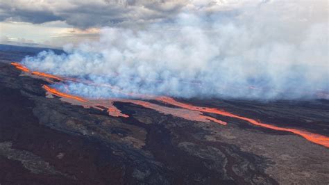 Watch: World's largest volcano erupts for 1st time since 1984, terrifying Hawaii | World News ...