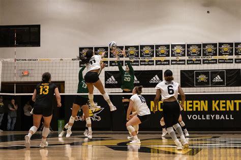 Five photos inside the Women’s Volleyball Game against Green Bay – The Northerner