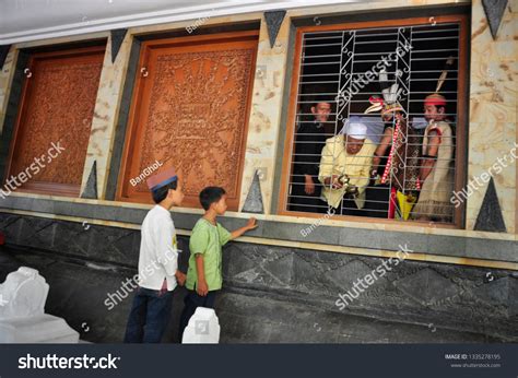 Pilgrimage Sunan Kalijagas Tomb Located Kadilangu Stock Photo 1335278195 | Shutterstock