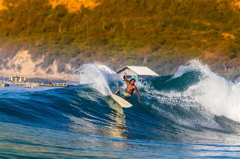 Surfing the Red Rock: Pulau Merah - Asean tourism