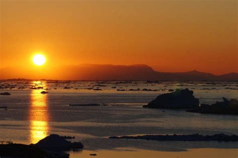 Midnight sun in North Greenland. | Midnight sun, Greenland travel, Greenland