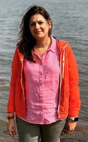 Priyanka Chaturvedi Biography, Age, Height, Secrets, Affairs, Images.