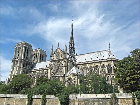 The History of Notre Dame – History in Motion