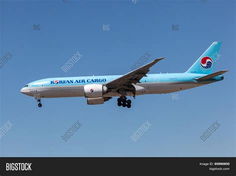 Boeing 777F Cargo Image & Photo (Free Trial) | Bigstock