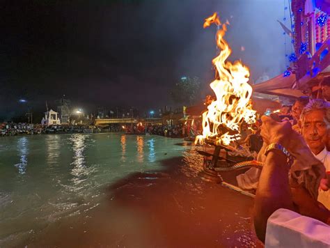 Magnificent Ganga Aarti in Haridwar Through 7 Real-Life Pictures