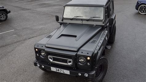 Kahn Design team reveals new Defender machine