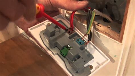 How To Wire Wall Sockets - YouTube