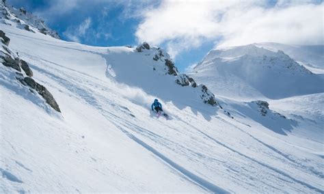 10 Best Ski Resorts in New Zealand (2023-24)