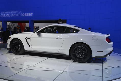 Ford Shelby GT350 Mustang Looks Even Meaner in The Flesh: Los Angeles ...