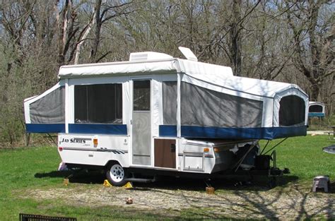 Popup Campers (tent trailers) information, with links to manufacturers.