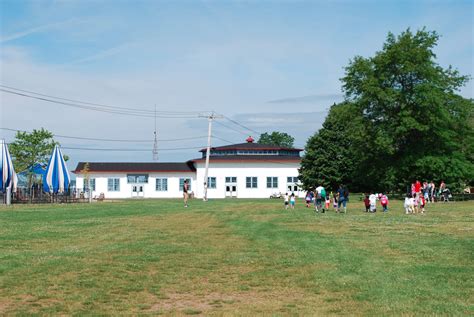 Lighthouse-Point-Park-Carousel-Building-Conn - CarouselHistory.comCarouselHistory.com