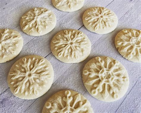 How To Make Stunning Cookies With Cookie Stamps - Your Baking Bestie