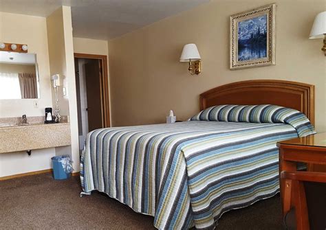 One Queen Bed Standard – Bristlecone Motel, Ely Nevada