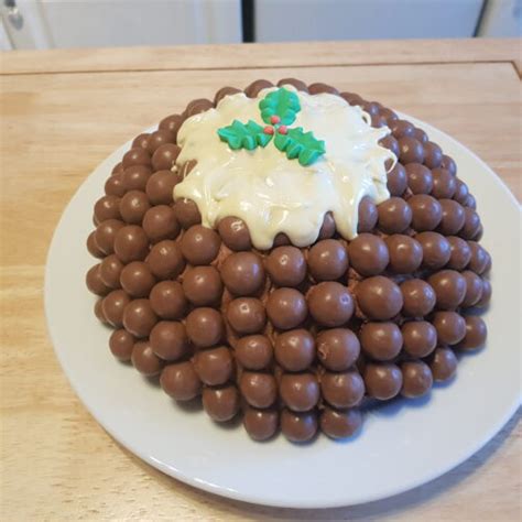 Malteser Christmas pudding cake – Kitchen Flavours