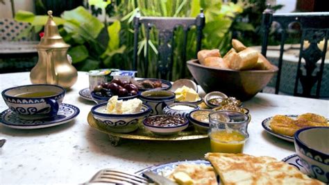 7 Traditional Moroccan Breakfast Foods (With Easy Recipes!)