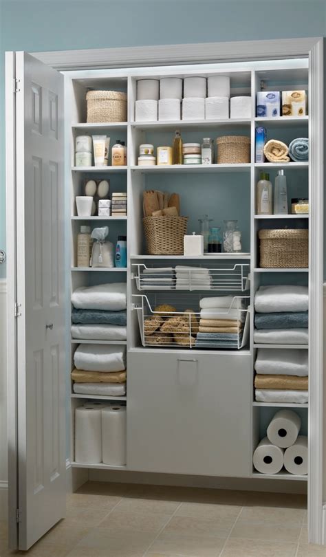 White MasterSuite creates the perfect bathroom linen closet. | Habitación de lavado, Decoración ...