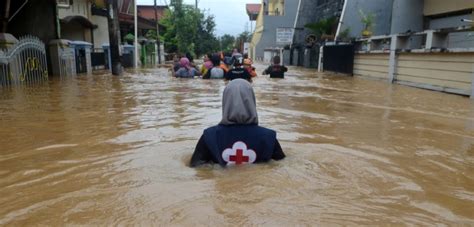 Indonesia reaches 50 killed in flash floods - The Cancun Herald