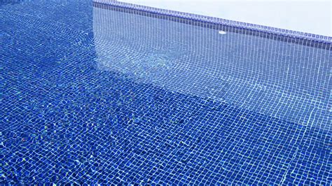 What Type of Pool Tile is the Best for Swimming Pools?