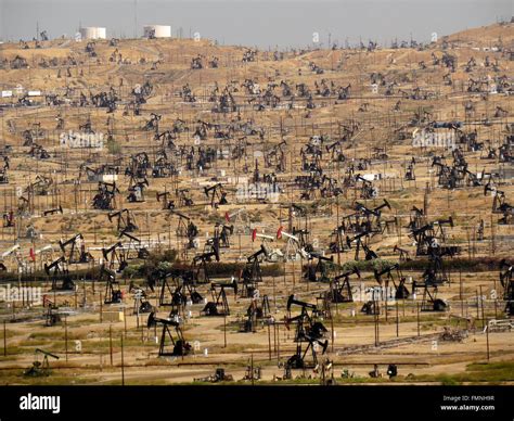 Oil fields of Kern County Stock Photo - Alamy