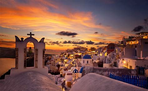 Santorini sunset | Santorini sunset, Greece travel, Greek islands