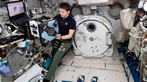 NASA's floating robot 'bee' is alive and well aboard the ISS | BGR