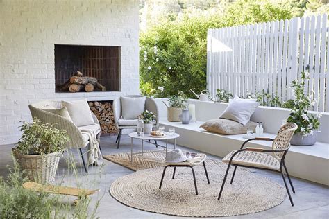 5 things to get your garden ready for a weekend get together | Livingetc