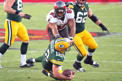 Aaron Rodgers can’t put Ndamukong Suh rivalry behind him