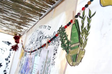 Hanging Kids Sukkah Decorations on a DIY Chain