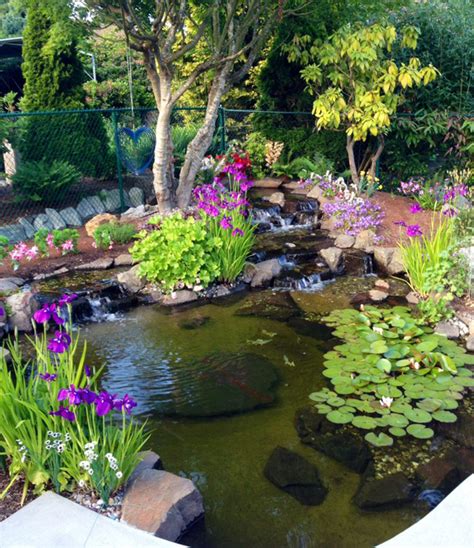 20 Beautiful Backyard Pond Ideas | HomeMydesign