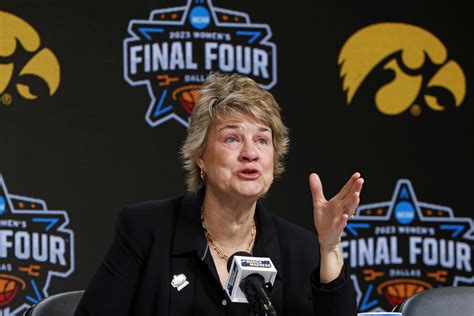 Iowa Announces Decision On Legendary Coach Lisa Bluder - The Spun