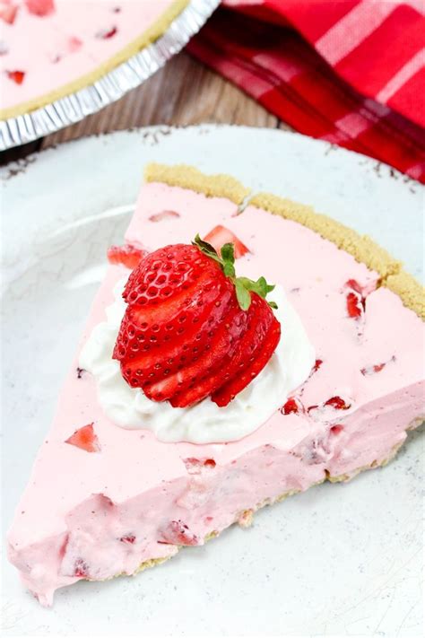 No-Bake Strawberry Jello Pie (Easy Recipe!) | Recipe | Jello pie, Strawberry jello pie, Picnic ...