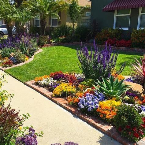 42 Incredible Flower Bed Design Ideas For Your Small Front Landscaping - HOMISHOME