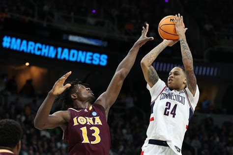 UConn's Jordan Hawkins looking for more shooting consistency