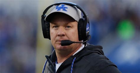 Mark Stoops reacts to Kentucky being called a Top 10 College Football ...